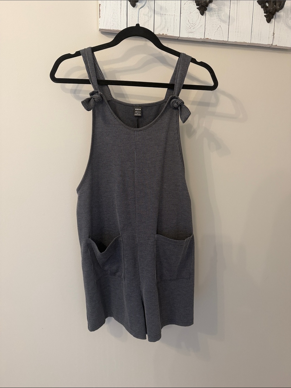 Grey Knit Sleeveless overalls with pockets, with Tie Straps